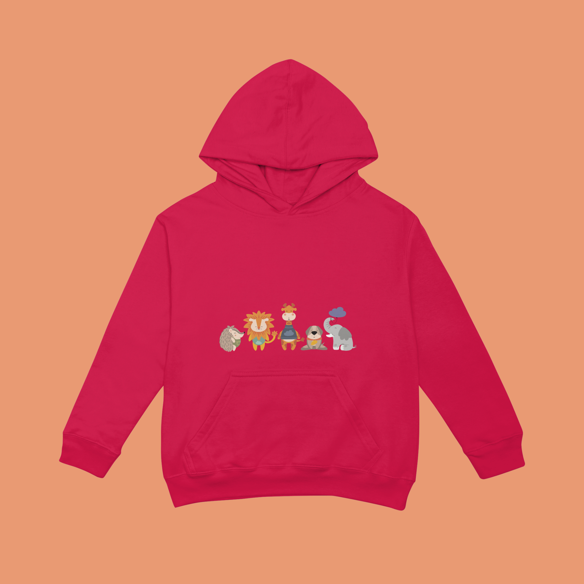 Sudadera tipo hoodie roja con diseño de la manada  de la marca de ropa Nube: Filomeno el puercoespín, Sabino el león, Lázaro la jirafa, Leandro el perro y Clementino el elefante.