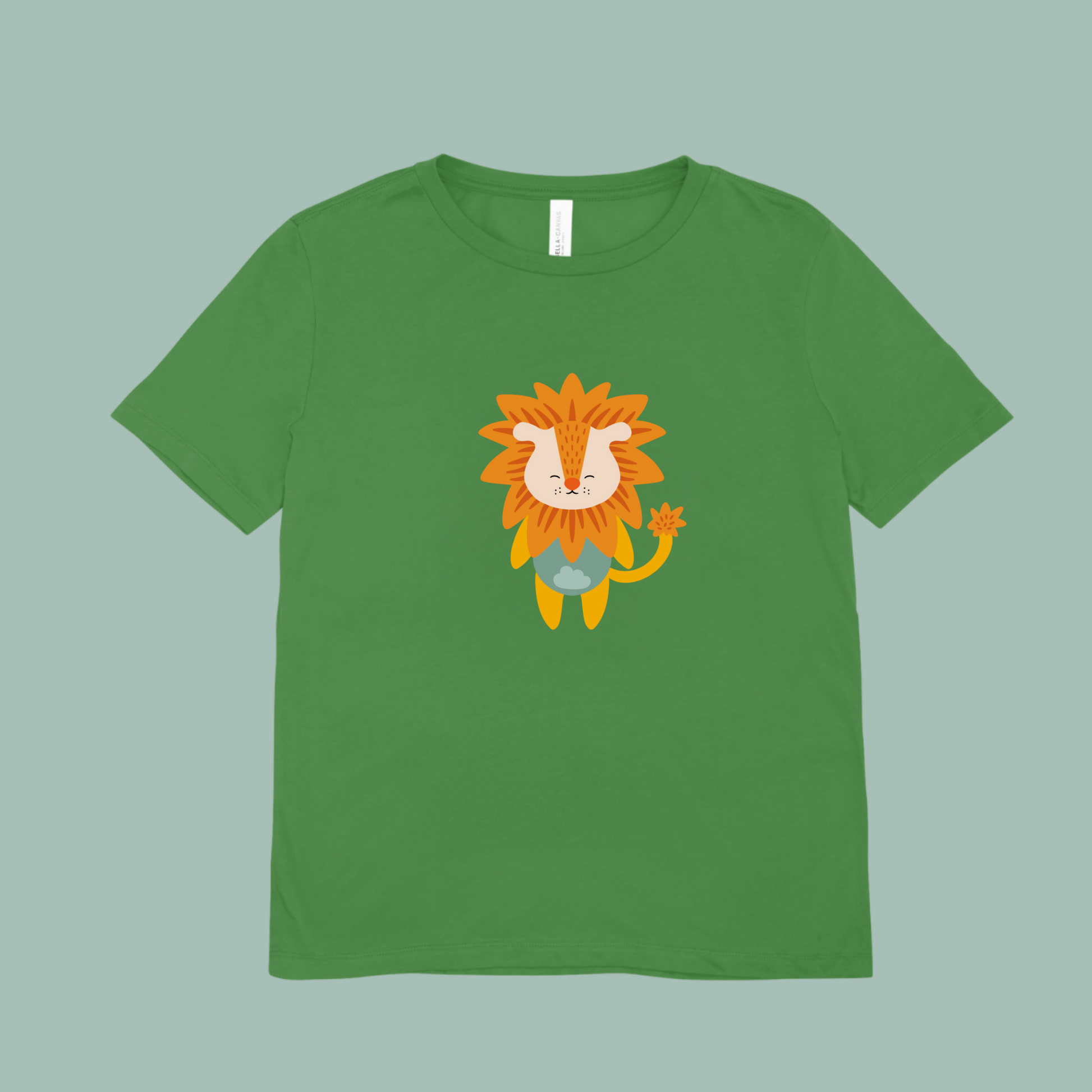 Playera verde con diseño del león de la marca nube de pie con melena naranja y ropa verde