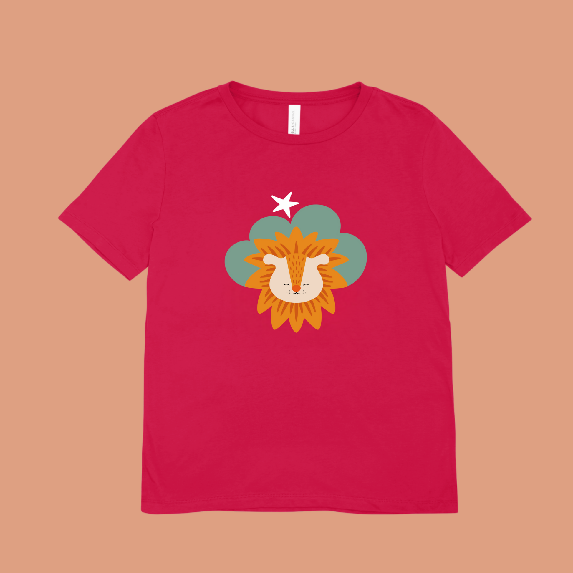 Playera roja con estampado de la jirafa Lazaro de la marca nube en una Nube color verde y una estrella blanca